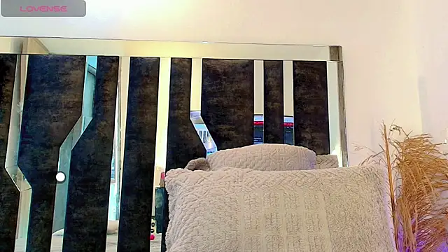 honey skin online show from November 7, 2:10 pm