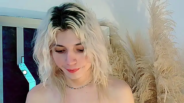 Snapshot of honey_skin chatting on July 18, 2:47 pm honey skin online show from July 18, 2:47 pm