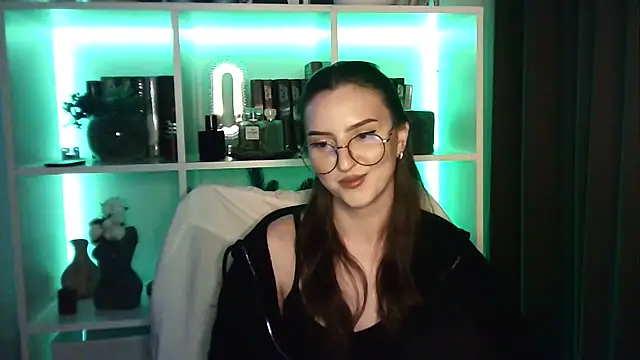 X Alisa online show from April 18, 7:07 pm