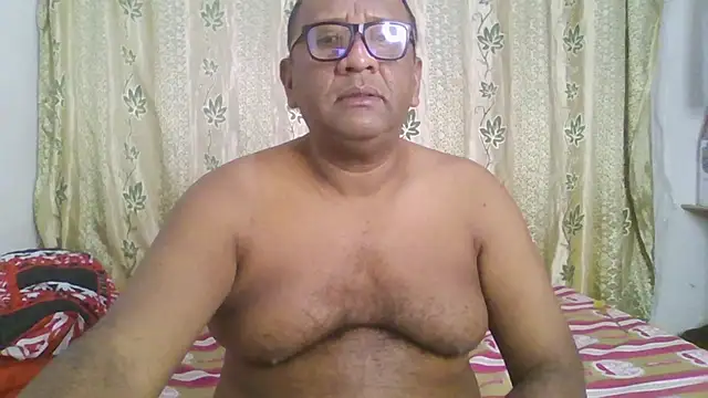 Snapshot of Beargryzzly chatting on December 7, 2:36 am Beargryzzly online show from December 7, 2:36 am