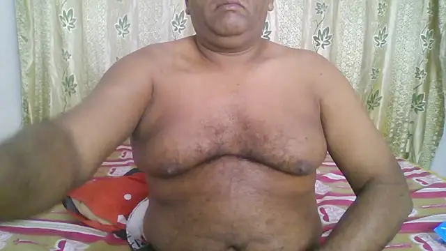 Snapshot of Beargryzzly chatting on December 15, 7:21 pm Beargryzzly online show from December 15, 7:21 pm