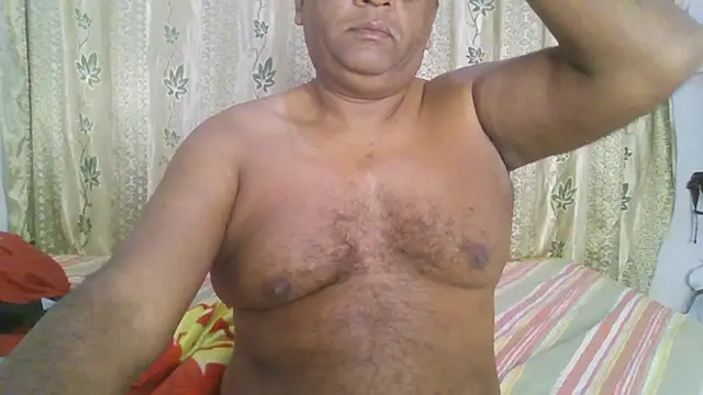 Snapshot of Beargryzzly chatting on January 1, 2:31 pm Beargryzzly online show from January 1, 2:31 pm