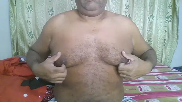 Snapshot of Beargryzzly chatting on January 9, 1:13 pm Beargryzzly online show from January 9, 1:13 pm