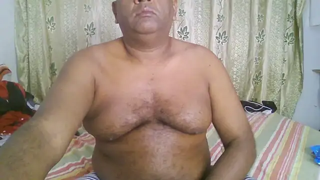 Snapshot of Beargryzzly chatting on January 1, 6:38 pm Beargryzzly online show from January 1, 6:38 pm