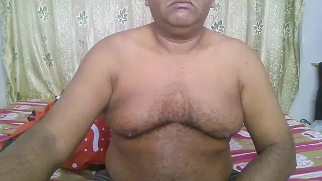 Snapshot of Beargryzzly chatting on December 10, 3:09 am Beargryzzly online show from December 10, 3:09 am