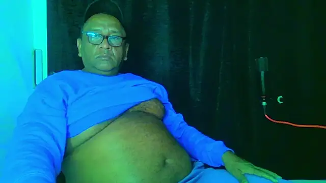 Snapshot of Beargryzzly chatting on November 13, 9:19 pm Beargryzzly online show from November 13, 9:19 pm