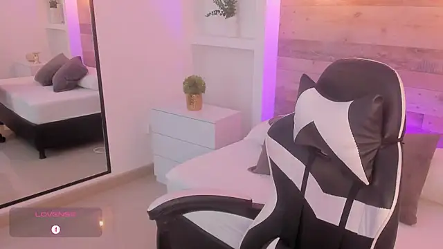 candy summer28 online show from February 7, 7:33 pm