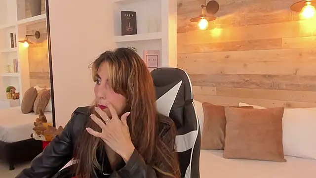 Snapshot of candy_summer28 chatting on November 26, 6:52 pm candy summer28 online show from November 26, 6:52 pm