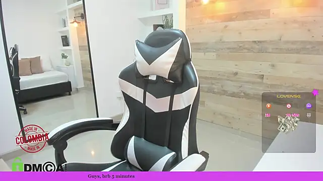 Snapshot of candy_summer28 chatting on July 10, 7:14 pm candy summer28 online show from July 10, 7:14 pm