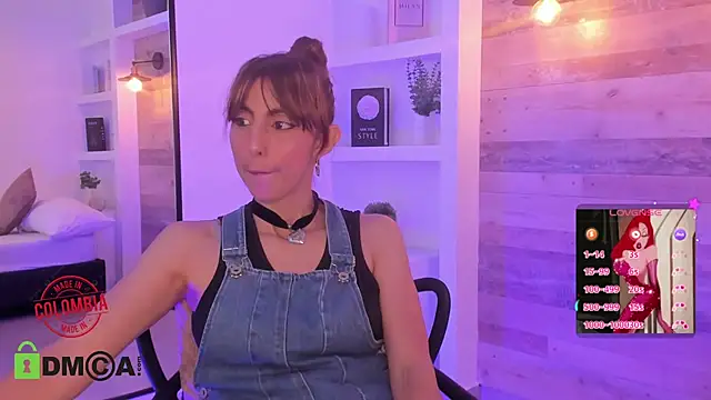 Snapshot of candy_summer28 chatting on July 13, 7:35 pm candy summer28 online show from July 13, 7:35 pm