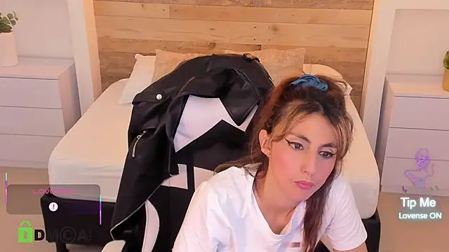 Snapshot of candy_summer28 chatting on October 23, 7:12 pm candy summer28 online show from October 23, 7:12 pm