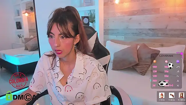 Snapshot of candy_summer28 chatting on July 8, 7:25 pm candy summer28 online show from July 8, 7:25 pm