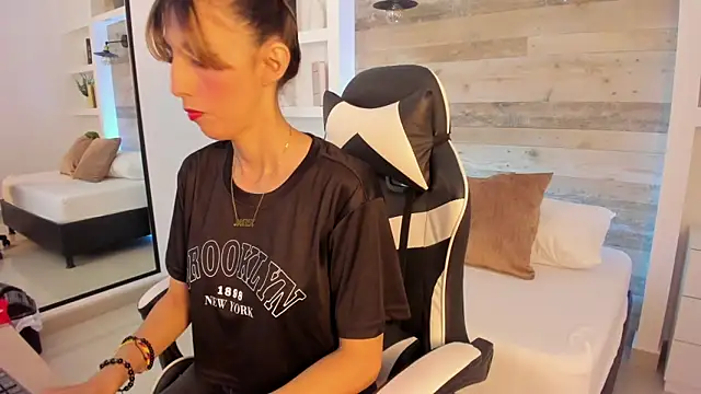 candy summer28 online show from December 22, 7:25 pm