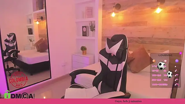 Snapshot of candy_summer28 chatting on July 6, 7:38 pm candy summer28 online show from July 6, 7:38 pm
