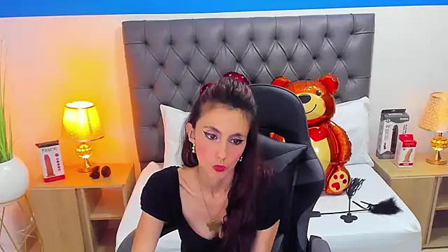 Snapshot of candy_summer28 chatting on February 20, 10:37 pm candy summer28 online show from February 20, 10:37 pm