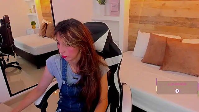 Snapshot of candy_summer28 chatting on November 22, 7:02 pm candy summer28 online show from November 22, 7:02 pm