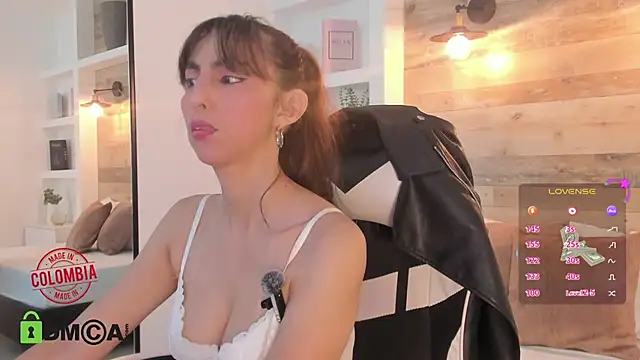 Snapshot of candy_summer28 chatting on July 11, 12:27 pm candy summer28 online show from July 11, 12:27 pm