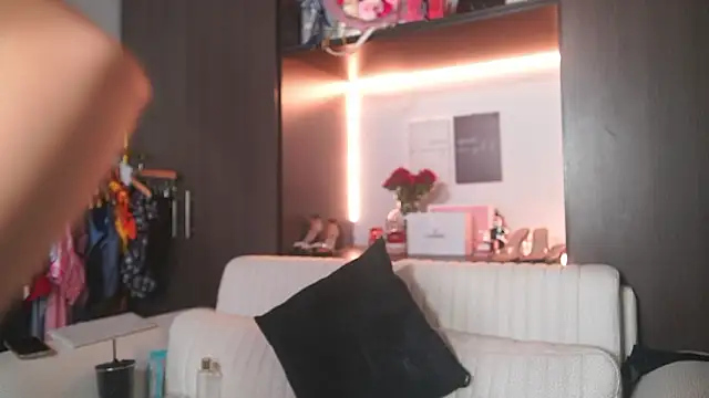 katlyn martins online show from March 28, 6:31 pm