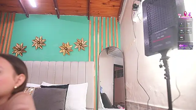 katlyn martins online show from December 1, 7:37 pm