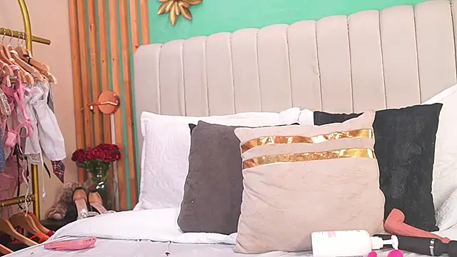 katlyn martins online show from November 1, 6:13 pm