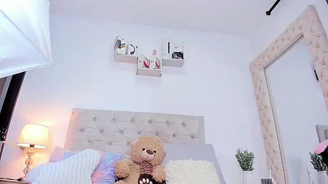 lorennahernandez01 online show from December 20, 11:35 am