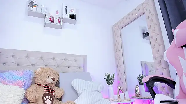 lorennahernandez01 online show from March 16, 11:36 am