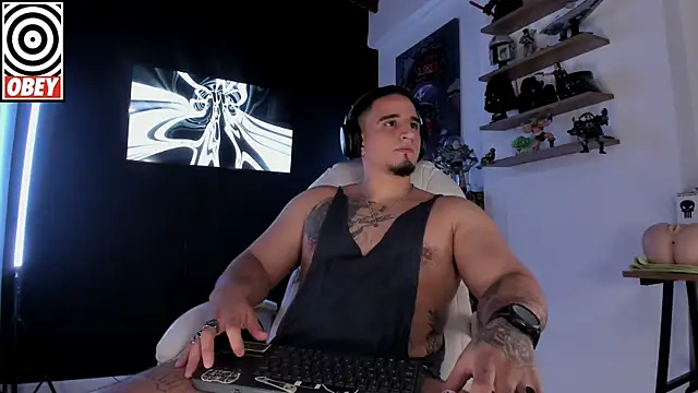 kingbear777 online show from October 4, 7:26 pm