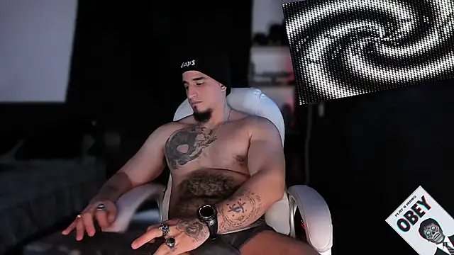 kingbear777 online show from February 3, 7:40 am