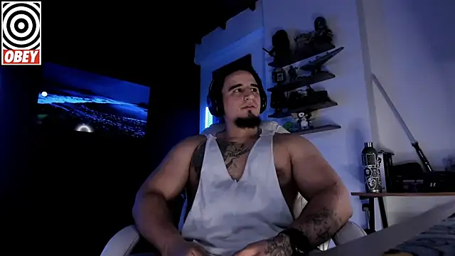 Snapshot of kingbear777 chatting on November 21, 12:37 pm kingbear777 online show from November 21, 12:37 pm