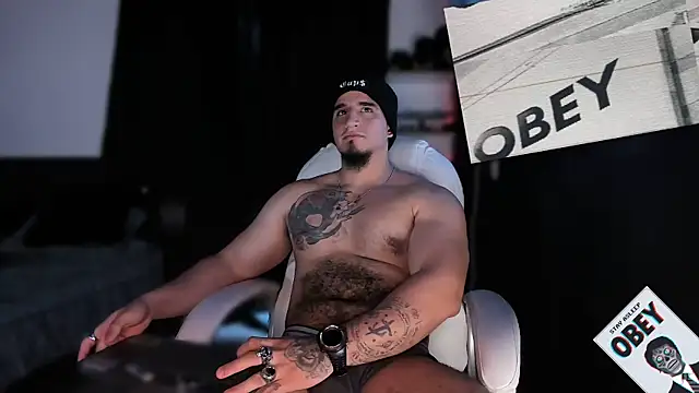 kingbear777 online show from February 6, 9:00 am