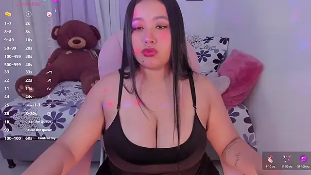 Snapshot of _Arianna08_ chatting on November 10, 3:33 am Arianna08 online show from November 10, 3:33 am