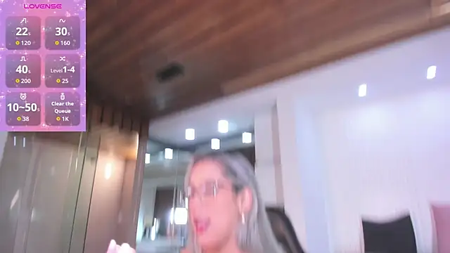 Snapshot of dolly_walker chatting on May 9, 1:25 pm dolly walker online show from May 9, 1:25 pm
