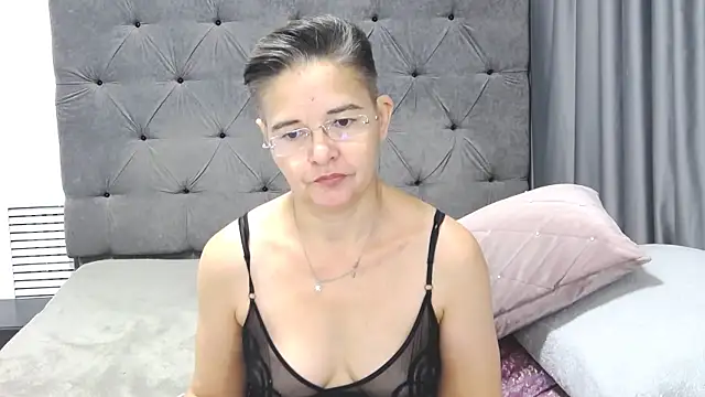 StaceyDarling online show from November 8, 7:01 am