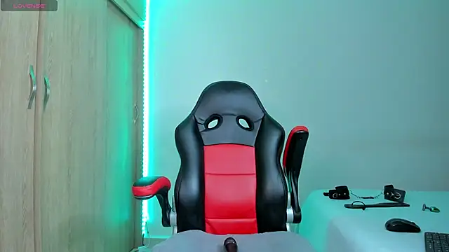 Snapshot of barbiee_ebony chatting on November 6, 4:38 am barbiee ebony online show from November 6, 4:38 am