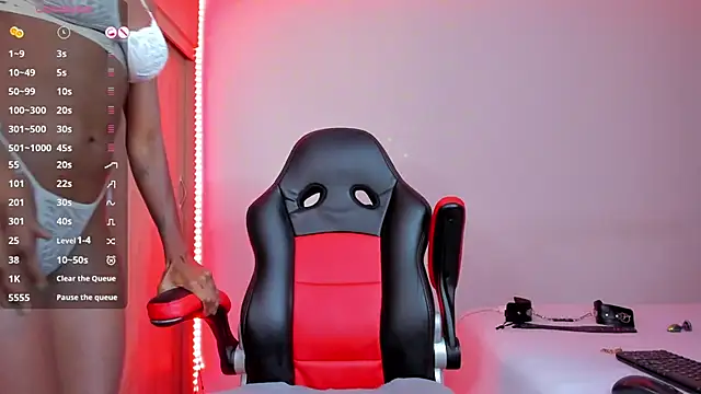 Snapshot of barbiee_ebony chatting on November 9, 4:05 am barbiee ebony online show from November 9, 4:05 am