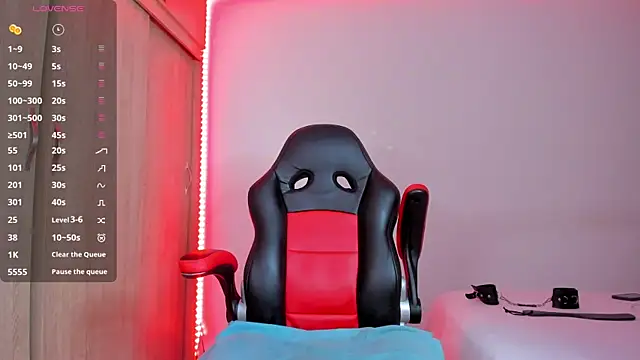 Snapshot of barbiee_ebony chatting on December 15, 4:07 am barbiee ebony online show from December 15, 4:07 am