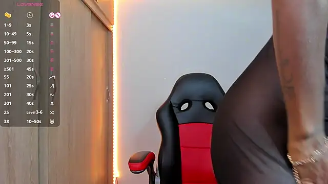 Snapshot of barbiee_ebony chatting on November 18, 5:11 am barbiee ebony online show from November 18, 5:11 am