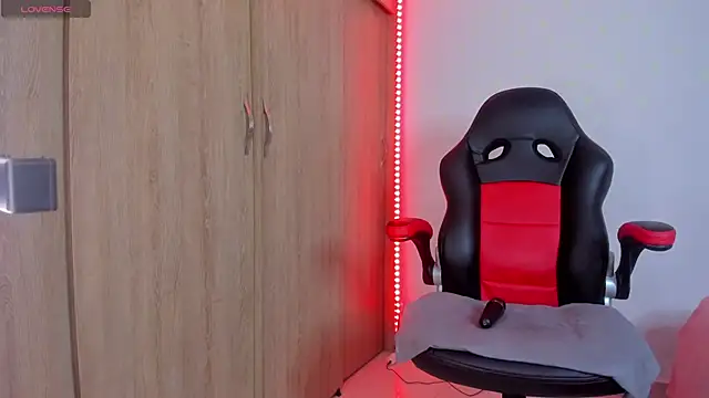 Snapshot of barbiee_ebony chatting on November 10, 4:06 am barbiee ebony online show from November 10, 4:06 am