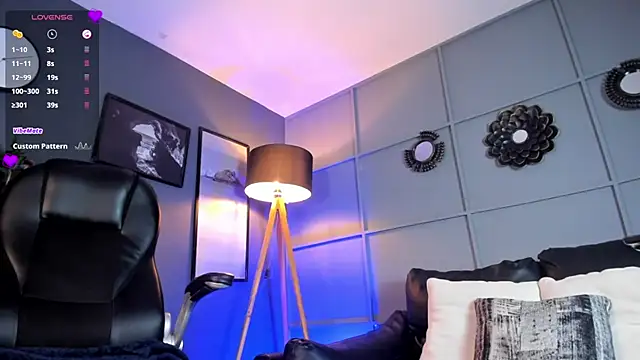 Snapshot of helenaduque_ chatting on February 23, 2:57 pm helenaduque online show from February 23, 2:57 pm