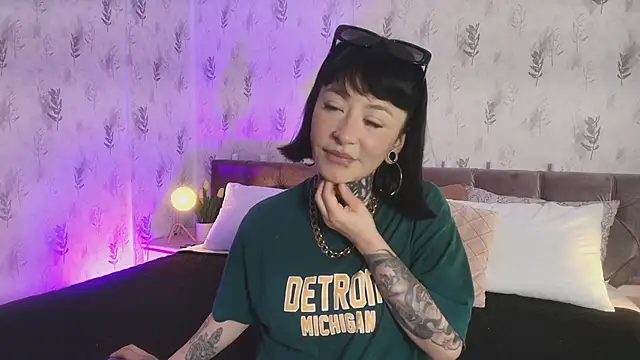 Scolw online show from November 5, 8:45 pm