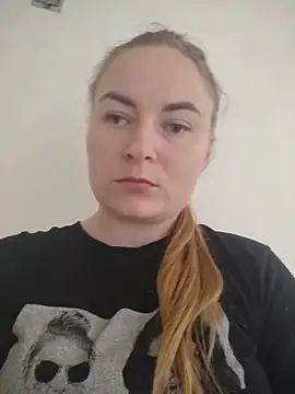 Snapshot of ElenaMaeer chatting on June 7, 10:42 am ElenaMaeer online show from June 7, 10:42 am