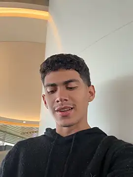 Snapshot of WildLogan chatting on February 13, 8:09 pm WildLogan online show from February 13, 8:09 pm