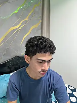 Snapshot of WildLogan chatting on February 28, 8:08 pm WildLogan online show from February 28, 8:08 pm