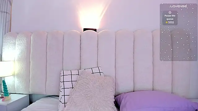 Snapshot of Mia_rom11 chatting on February 21, 3:43 pm Mia rom11 online show from February 21, 3:43 pm