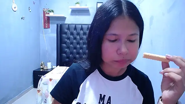 Letty Plugxo online show from April 17, 1:25 pm