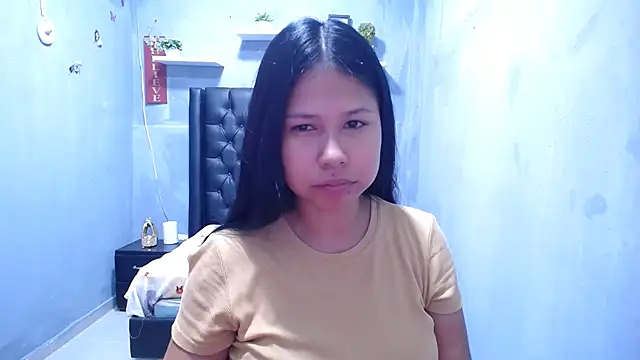 Letty Plugxo online show from May 11, 1:56 pm