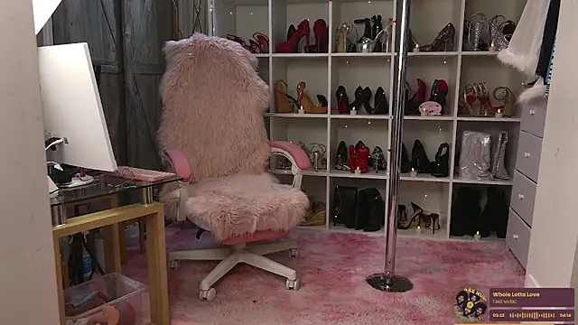 BaditaLuna online show from March 7, 12:17 am