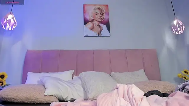 ScarletGV online show from March 13, 9:20 pm