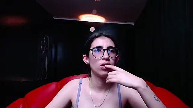 Snapshot of LenaRoses chatting on February 7, 6:34 pm LenaRoses online show from February 7, 6:34 pm