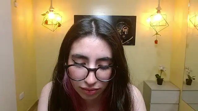 Snapshot of LenaRoses chatting on March 22, 10:37 pm LenaRoses online show from March 22, 10:37 pm
